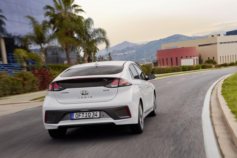  Hyundai IONIQ hybrid (AE) 2019 года  (WW) (фото 2 из 42)